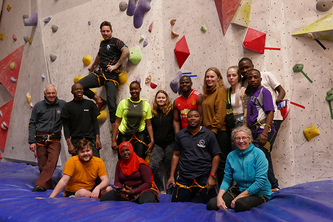 Picture of the students from Tanzania and Norway has been climbing in the local climbing wall, Moldeveggen. 