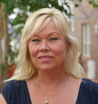 Picture of Assosiate Professor Siv Sæbjørnsen.