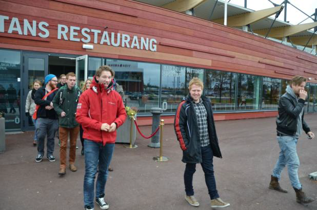 Studietur til Växjö: Her er jeg avbildet utenfor restauranten ved arenaene. (Foto: Kristoffer Johansen 2015). 