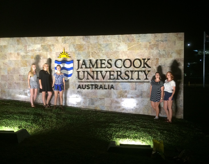 Utenfor James Cook University (Foto: Eli Gjertrud Bjørndal Snekvik 2015).